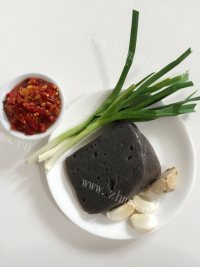 好吃的剁椒炒魔芋做法图解1)