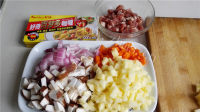 色味俱佳的肉丁杂蔬咖喱饭做法图解2)