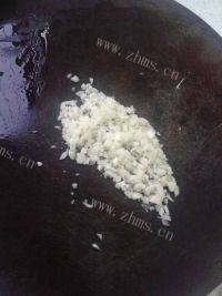 美味的蒜蓉粉丝蒸扇贝做法图解5)