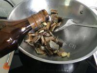 美味的毛豆鳗鱼干做法图解4)