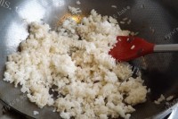 下饭的腊肠蛋炒饭做法图解6)