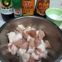 美味的五香肉粽做法图解2)