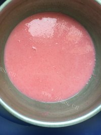 冰爽的草莓冰淇淋做法图解3)