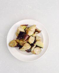 家常小鱼干烧茄子做法图解6)