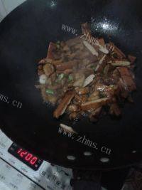 下饭的芹菜炒肉丝做法图解7)