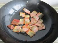 家常菜腊肉炒花菜做法图解6)