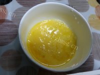 美味佳肴般的鸡蛋炒韭菜做法图解2)