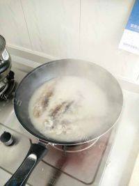 滋补的奶白鲫鱼汤