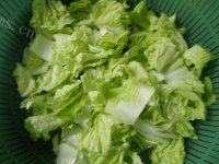 简易白菜炒粉条做法图解1)