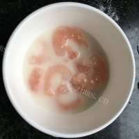 私藏番茄味虾仁螺旋粉做法图解1)