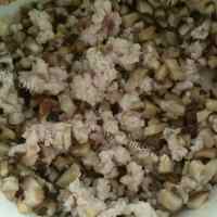 美味的香菇肉末豌豆粉做法图解6)