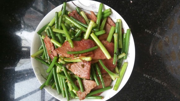 色香味俱全的蒜薹炒腊肉