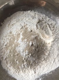 自制芝心披萨做法图解1)
