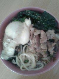 美味的肉丝汤面