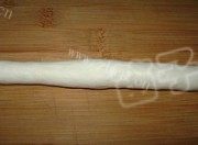 精致的花环夹沙面包做法图解8)