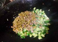 食欲满满的杂锦炒饭做法图解4)
