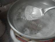 美味的茶树菇肉丸汤做法图解8)