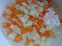 家常菜孜然土豆丁做法图解2)