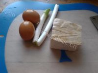 家常菜鸡蛋炒豆腐做法图解1)