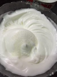 自制百香果戚风蛋糕做法图解10)