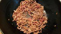 绿色食物香菜炒肉丝做法图解2)