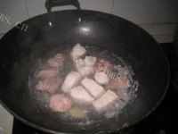 保健山药银耳瘦肉汤做法图解3)