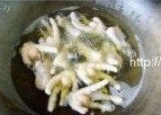 自制山寨版红烧凤爪做法图解4)