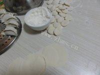 香醇的芹菜猪肉水饺做法图解10)