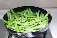 五花肉炖豆角做法图解9)