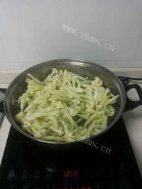 家常菜干煸西兰花做法图解2)