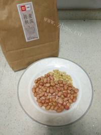 好吃的麸皮松仁花生浆做法图解1)