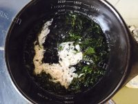 美味的紫菜虾皮蛋花汤做法图解5)