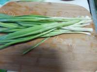 家常菜蒜苗炒五花肉做法图解1)