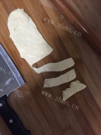 咸甜适中的炸油条做法图解4)