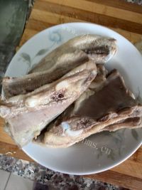 美味的双色萝卜炖羊骨做法图解5)