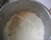 自制大理石纹奶酪蛋糕做法图解4)