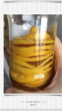 美味的蜂蜜柠檬水做法图解4)