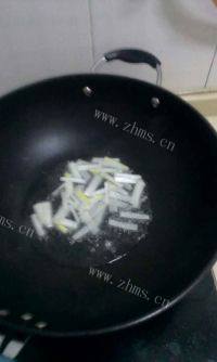 家常菜山药炒肉做法图解2)
