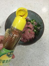 清香的柠檬酱香大馄饨做法图解2)