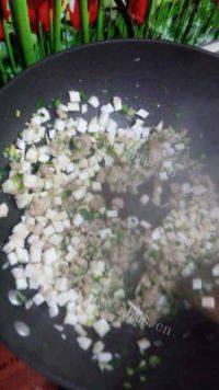 万能杏鲍菇肉丁酱做法图解4)