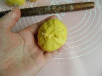 松软胡萝卜坚果小餐包做法图解11)