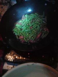 家常菜豆角炒香肠