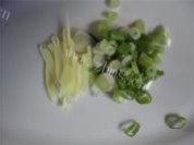 蒜苔烧肉做法图解4)