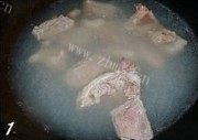 绿色食物玉米排骨汤做法图解1)