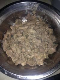 家常菜辣椒小炒肉做法图解6)