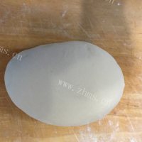 美味的韭菜鸡蛋馅包子做法图解2)