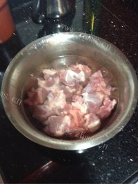 滋补的羊肉当归生姜汤做法图解1)
