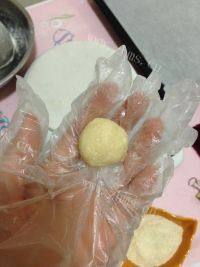 自制蛋白椰蓉球做法图解6)