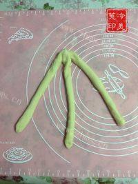 美味的香葱芝士辫子面包做法图解10)