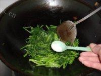 炒橄榄菜做法图解6)
